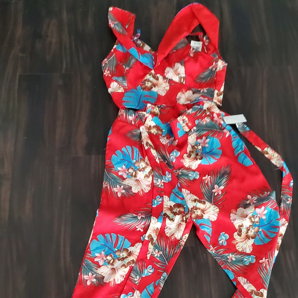 Two piece floral crop set